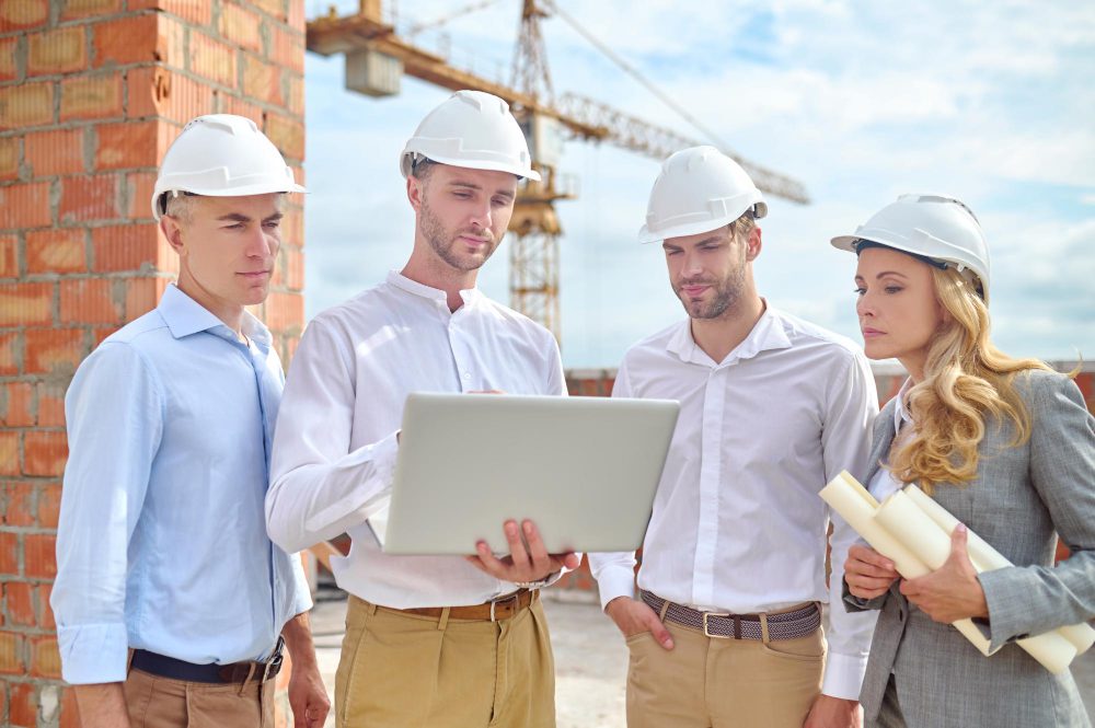 How much do site managers make in the UK?